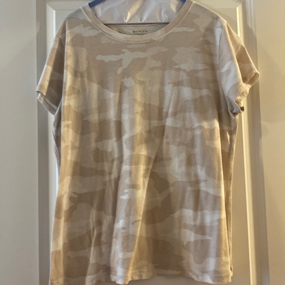 Womens Athleta camo shirt
